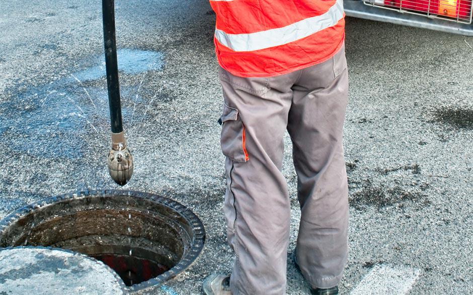 comment déboucher des toilettes avec un cintre Asnières-sur-Seine